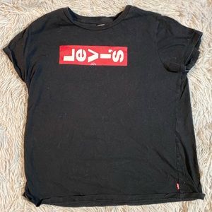 Levi’s T shirt size L — fits like a small/medium women’s
